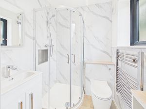Ensuite- click for photo gallery
